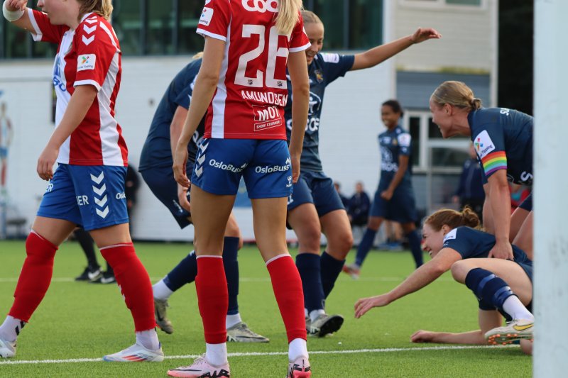 Laget hyller Sara. Nå går det kun én vei Foto: Erling Løkken