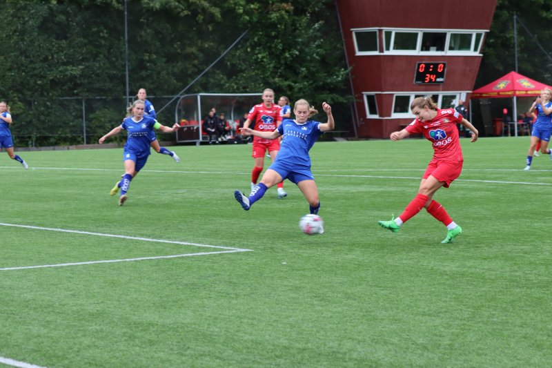 Vi heier på Julie og håper på nye landslagsscoringer Foto: Erling Løkken