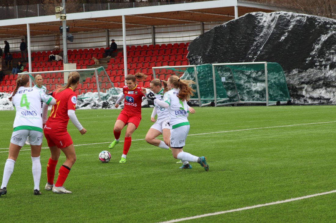 RFE_ØHIL_Julie_Mina_Action_BRUK_240309_Erling.JPG