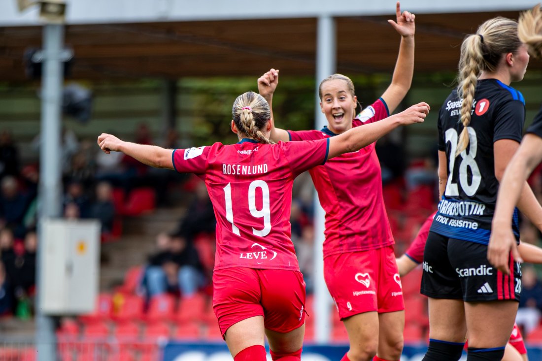 Kaja Rosenlund sender Røa opp i 2-1. Bilde: Odd Sindre Tonning