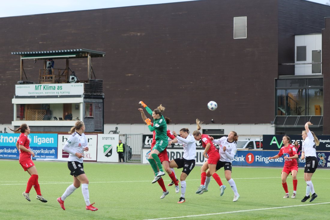Honefoss_RFE_250422_Erling_Lokken_action_foran_Honefossmaalet.JPG