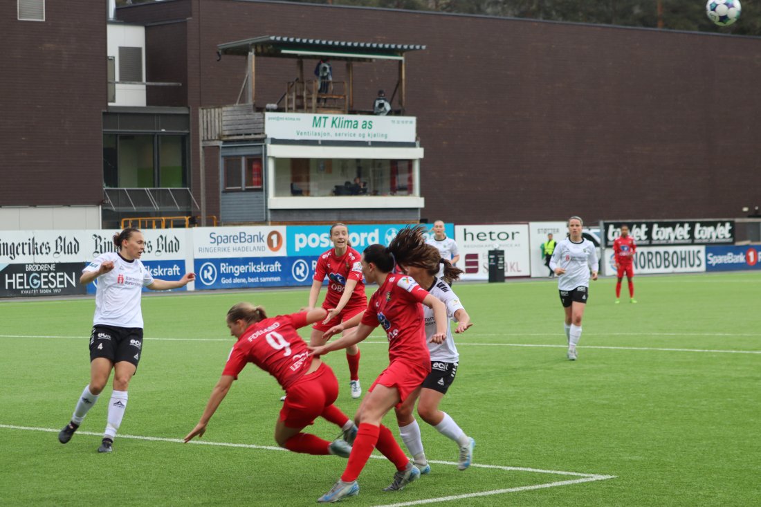 Honefoss_RFE_250422_Erling_Lokken_felling_Mina_Ragne_Solveig_SynneMasdal.JPG