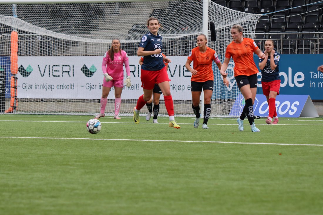 RFE_Åsane_RFE_241019_Erling_Løkken_Julie_Duffy_Mari_Ryggen_til_mål.JPG