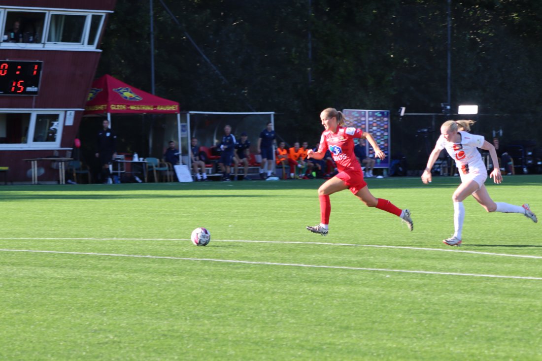 RFE_Brann_240831_Erling_Mina_alene_med_keeper.JPG