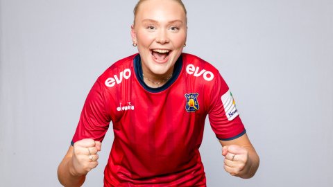 Klar for årets første seriekamp hjemme på Røabanen – bli med og løft jentene frem! 💥